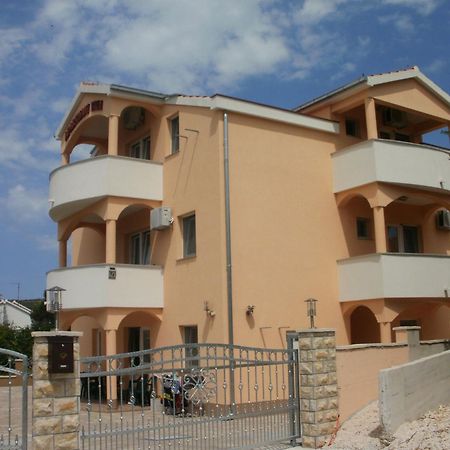 Apartments Antonija - Fitness Vinisce Luaran gambar